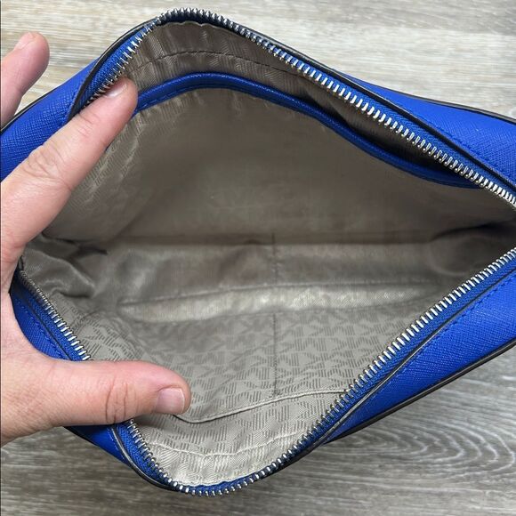 9616 Michael Kors Navy Perforated Crossbody & wallet 243349616 - Picture 4 of 14